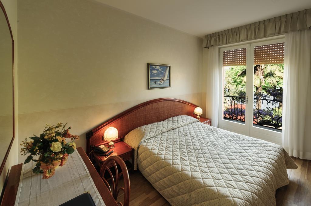 Hotel Garden Zorzi San Felice del Benaco Habitación foto